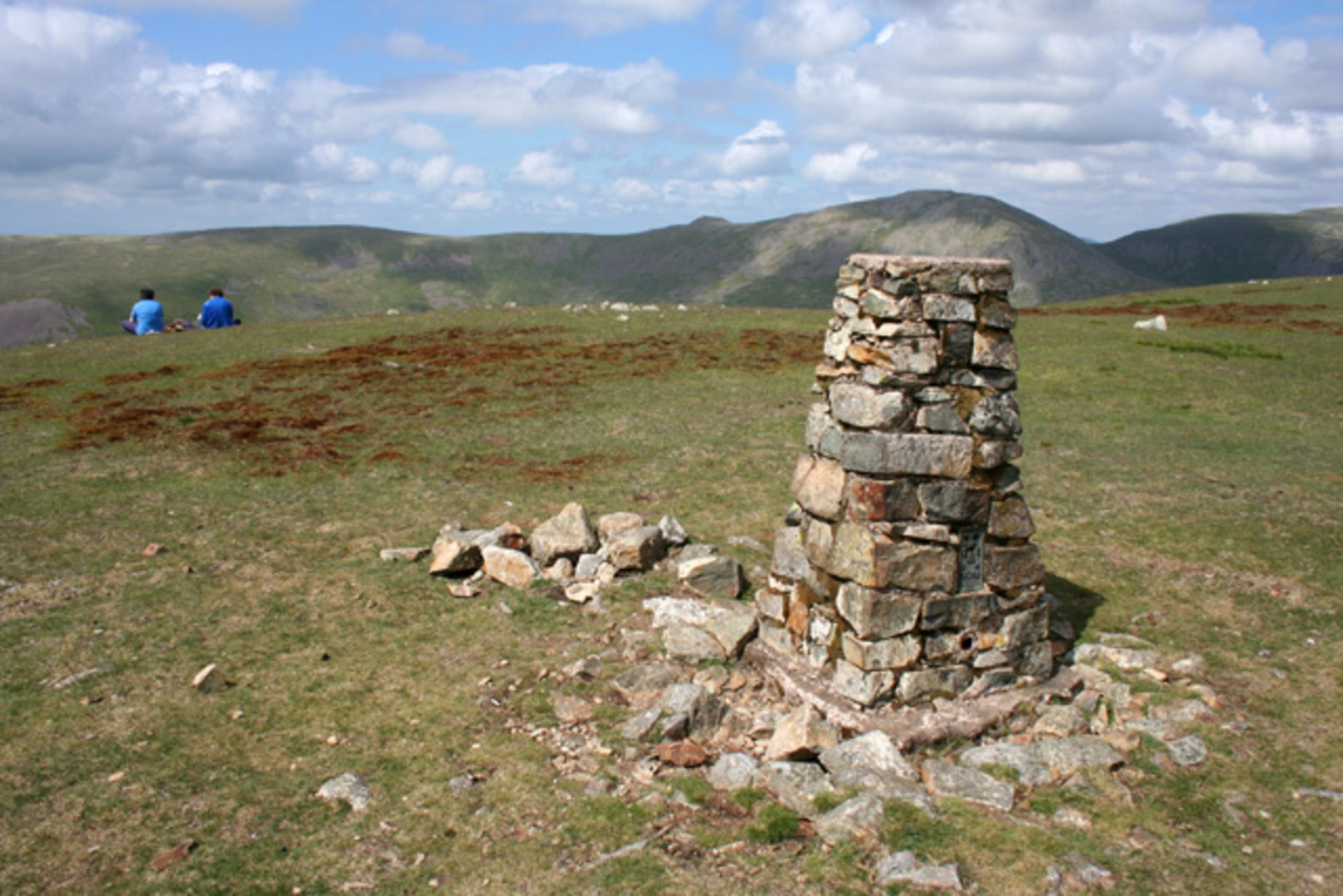 An image depicting the trail Seatallan and its surrounding area.