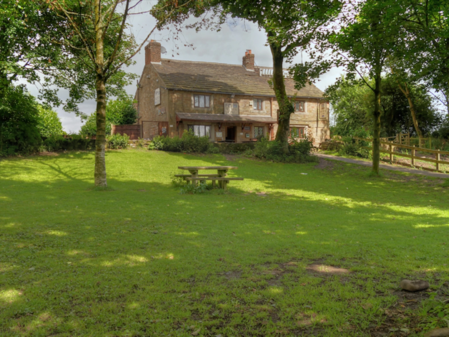 An image depicting the trail Burrs Country Loop and its surrounding area.