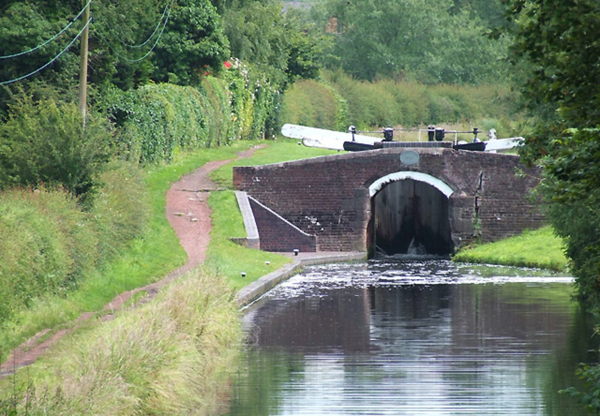 Staffordshire and Worcestershire Canal Loop Walk