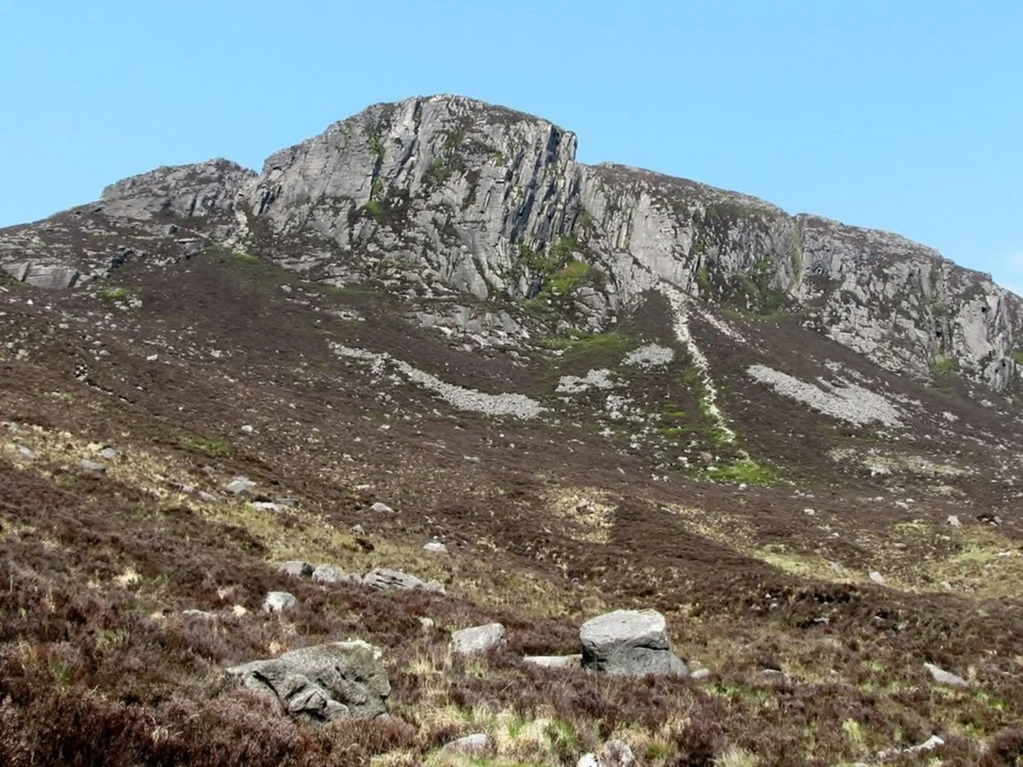 An image depicting the trail Slieve Beg and Cove Mountain Walk from Bryansford and its surrounding area.
