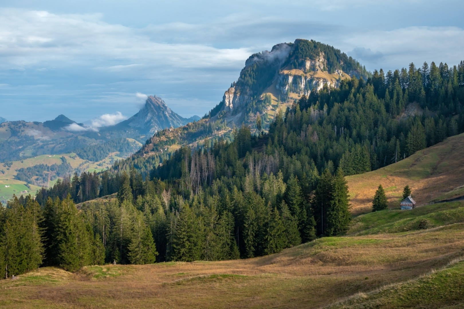 An image depicting the trail Panoramaweg March and its surrounding area.