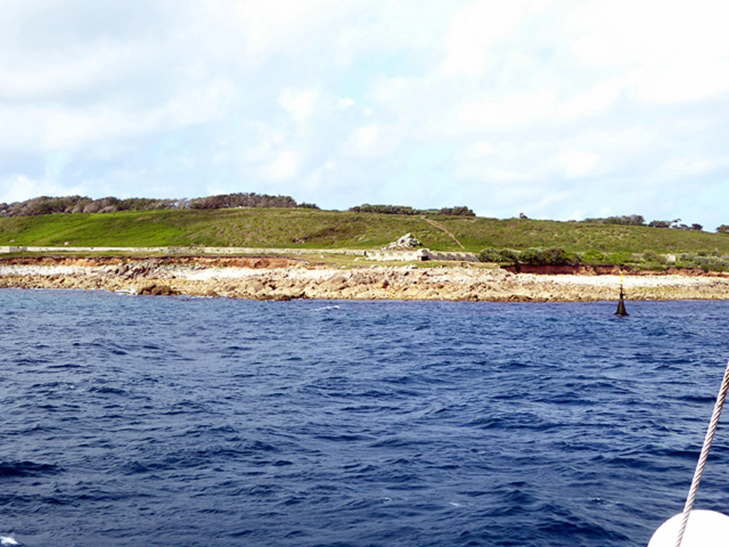 An image depicting the trail Garrison Walls and Maypole Loop and its surrounding area.