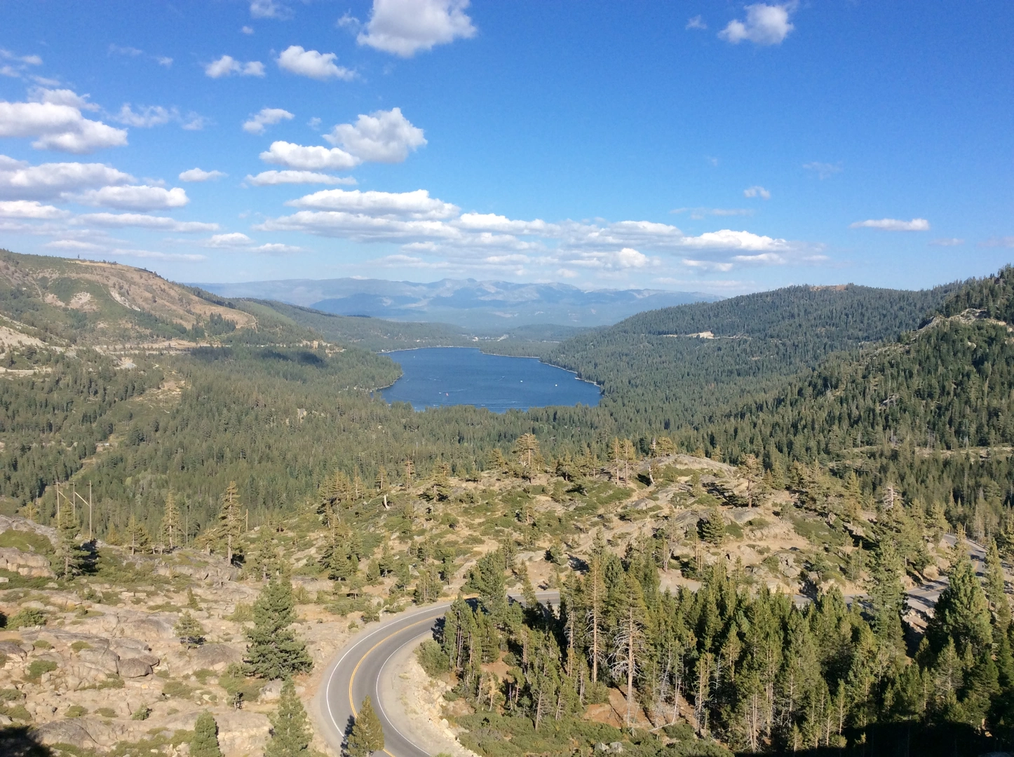 An image depicting the trail Donner Lake Rim, Summit Lake and West Lakes Loop Trail and its surrounding area.