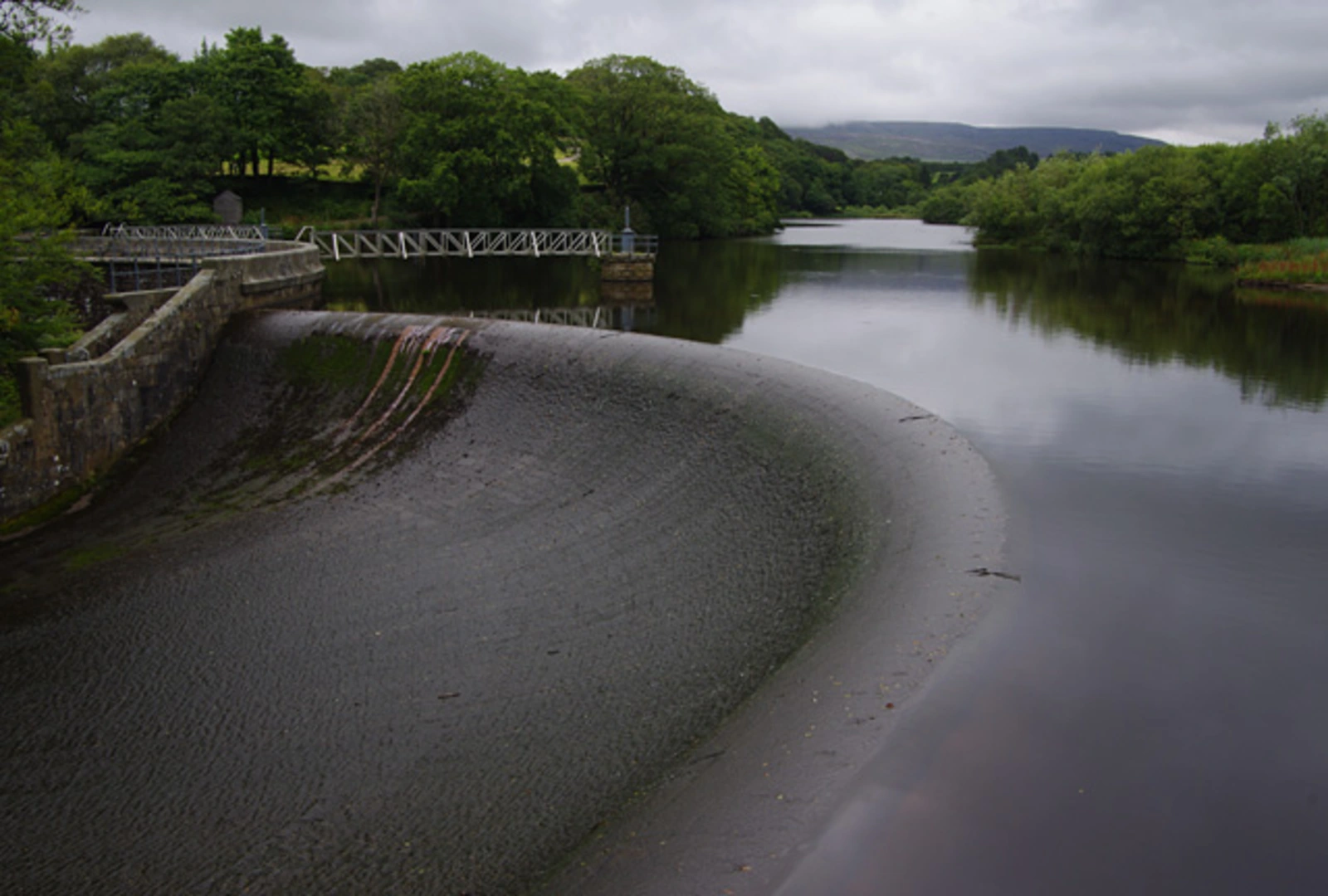 An image depicting the trail Dolphinholme Eastern Loop via Abbeystead Reservoir and its surrounding area.