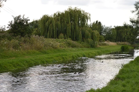 An image depicting the trail King's Meads and River Lee Navigation via Hertfordshire Way and its surrounding area.