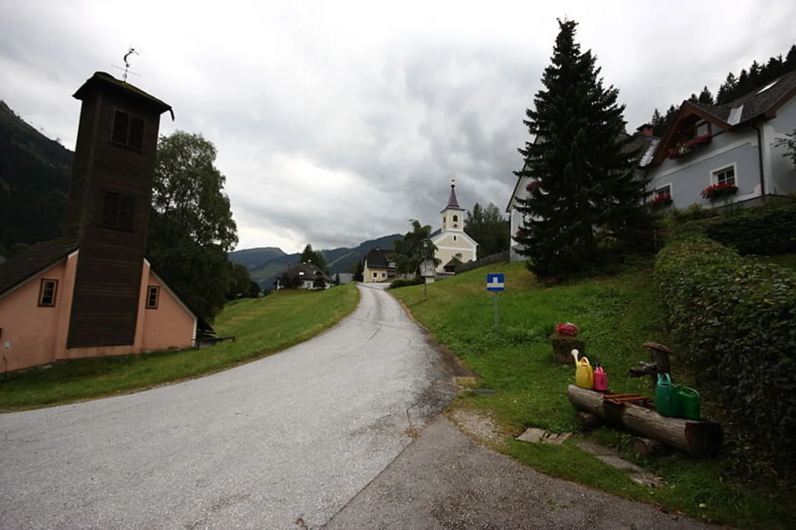An image depicting the trail Finsterkarspitze - Schwarzkarspitz Peak and its surrounding area.