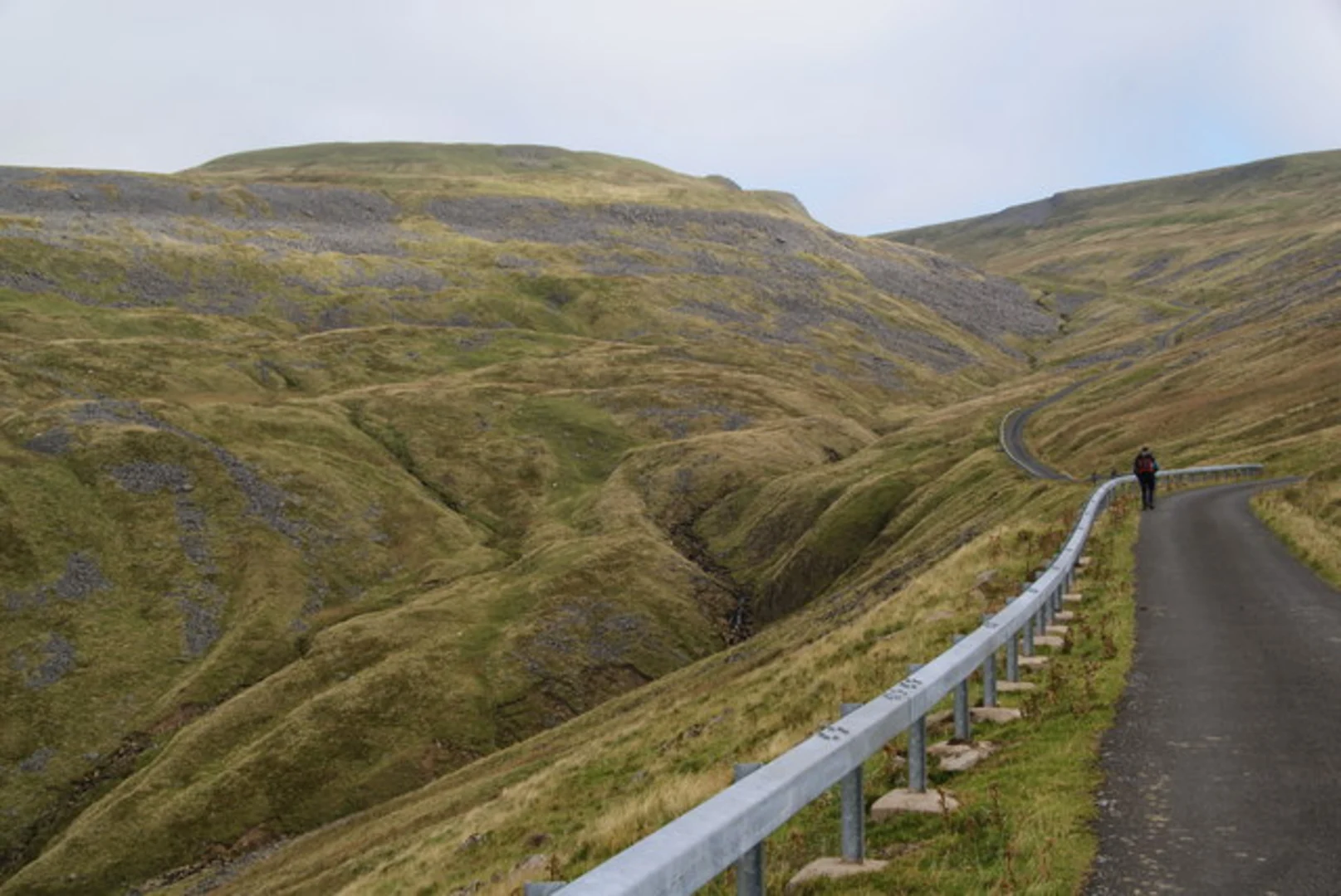 An image depicting the trail Great Dun Fell Walk and its surrounding area.