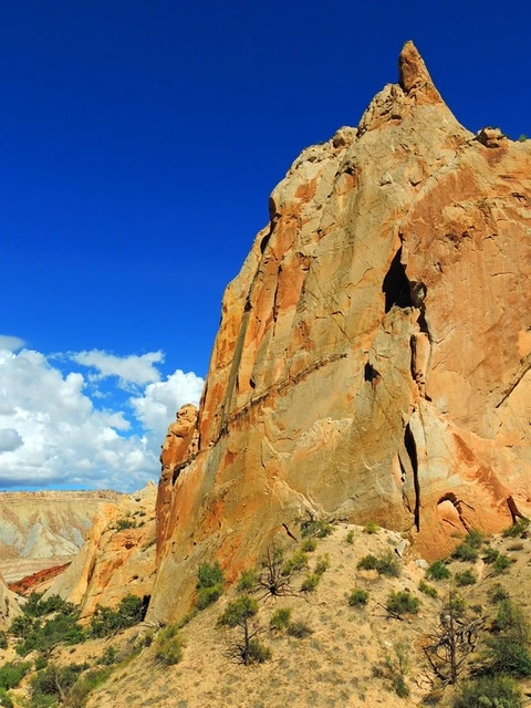 An image depicting the trail Headquarters Canyon Trail and its surrounding area.