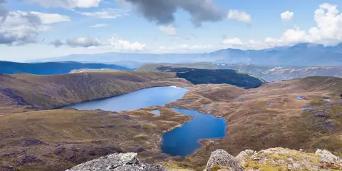 An image depicting the trail Leslie-Karamea Track and its surrounding area.