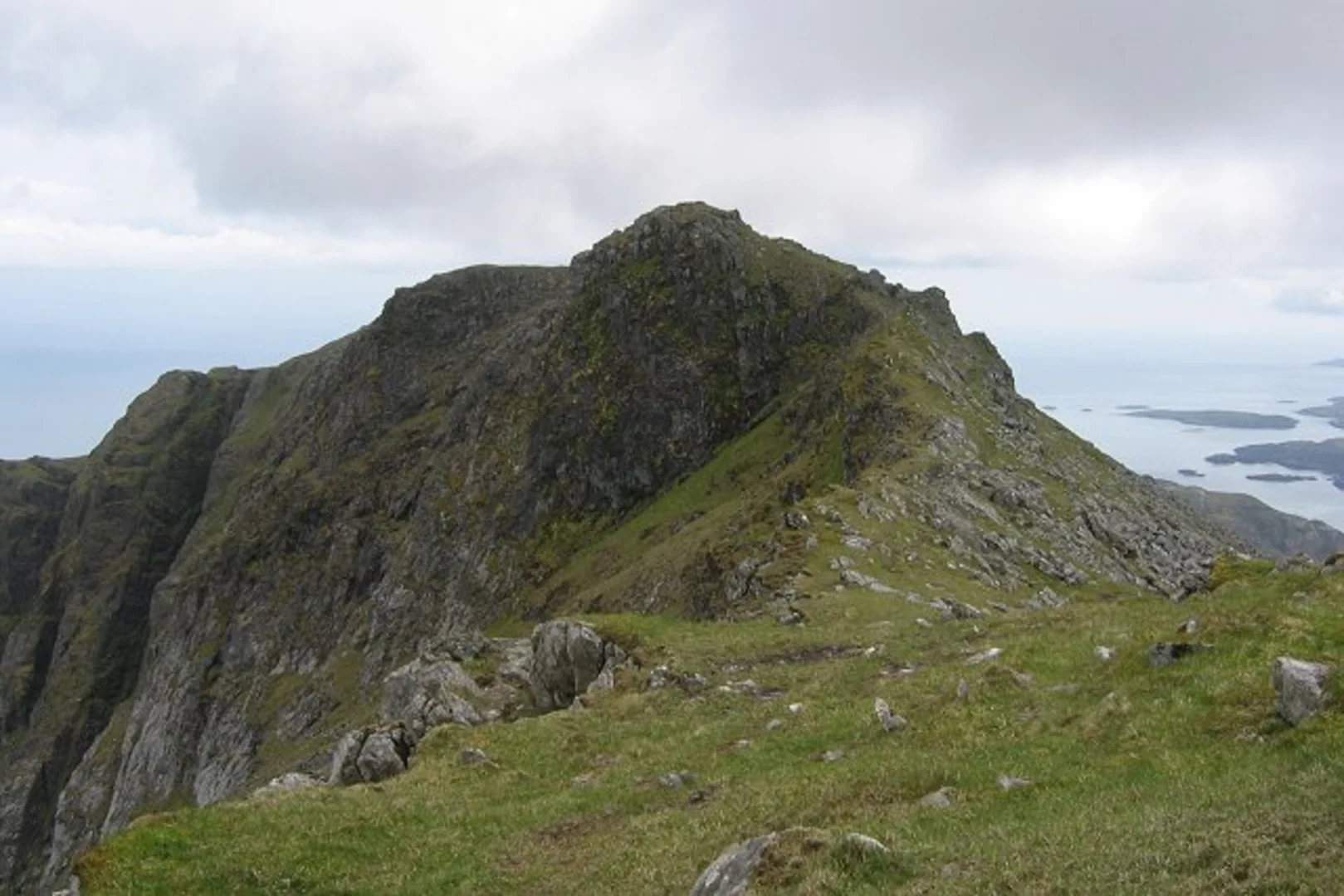 An image depicting the trail Beinn Mhòr and Loch Esk Loop Trail and its surrounding area.