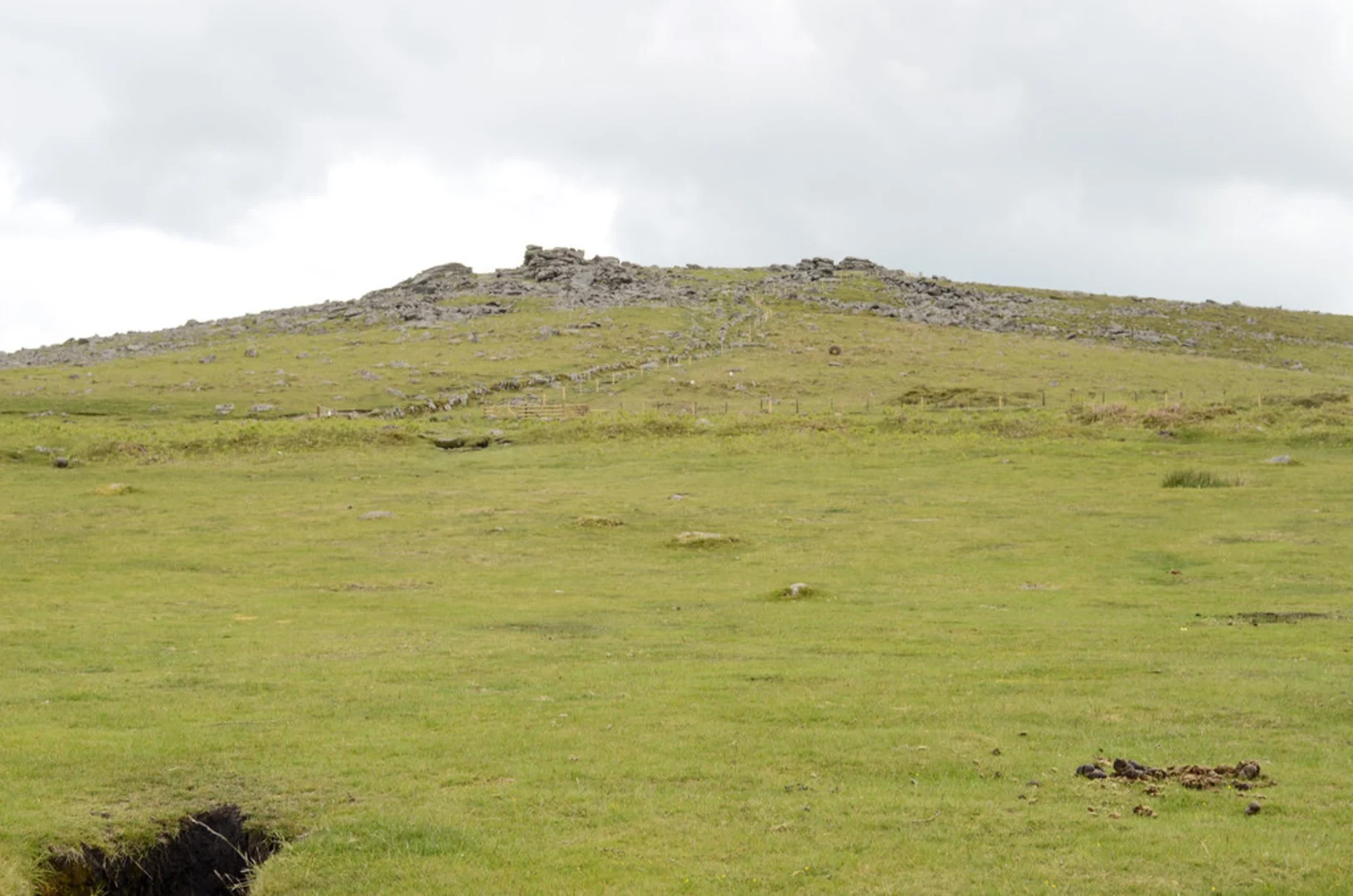 An image depicting the trail Gutter Tor and Higher Hartor Loop and its surrounding area.
