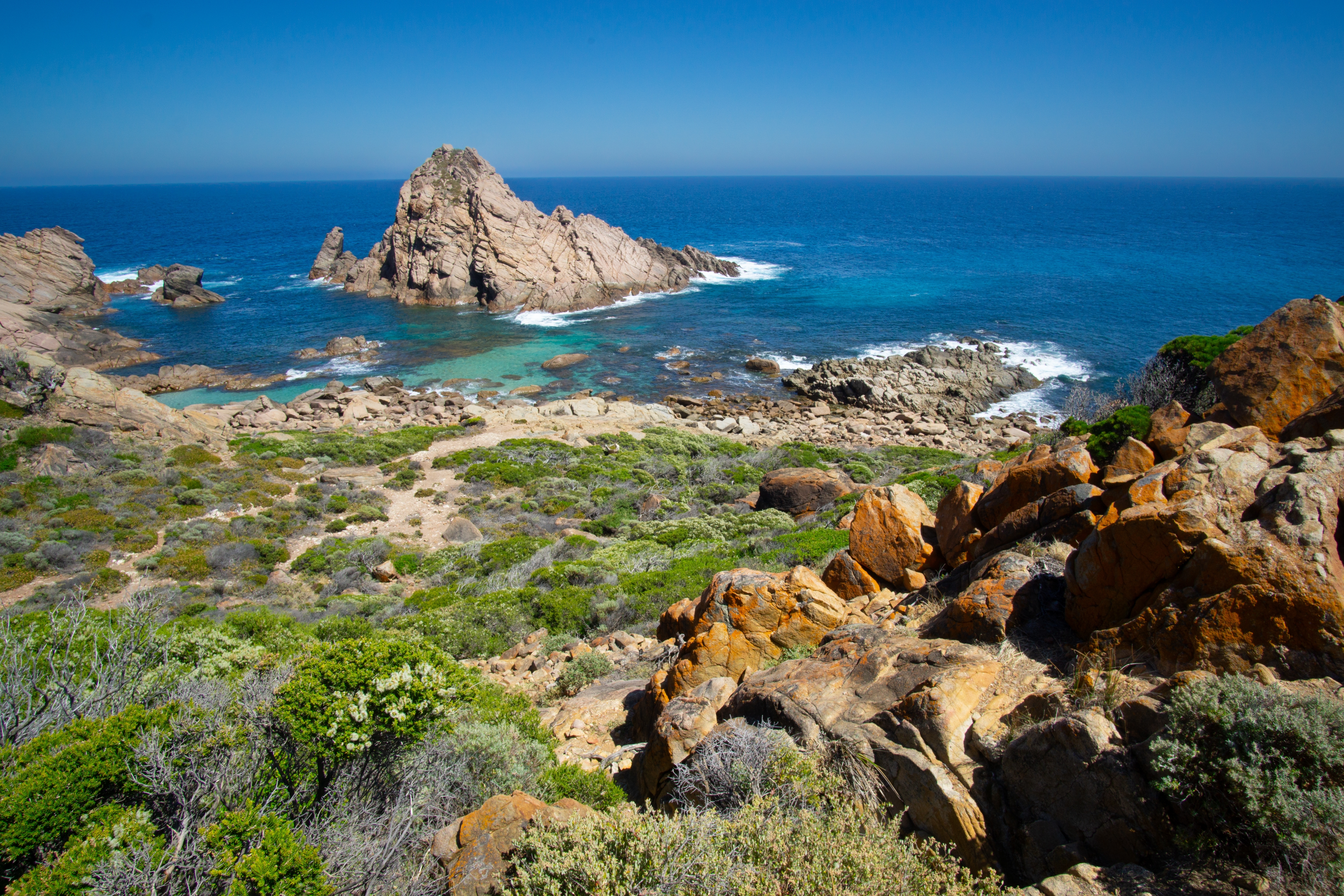 An image depicting the trail Leeuwin-Naturaliste National Park and its surrounding area.