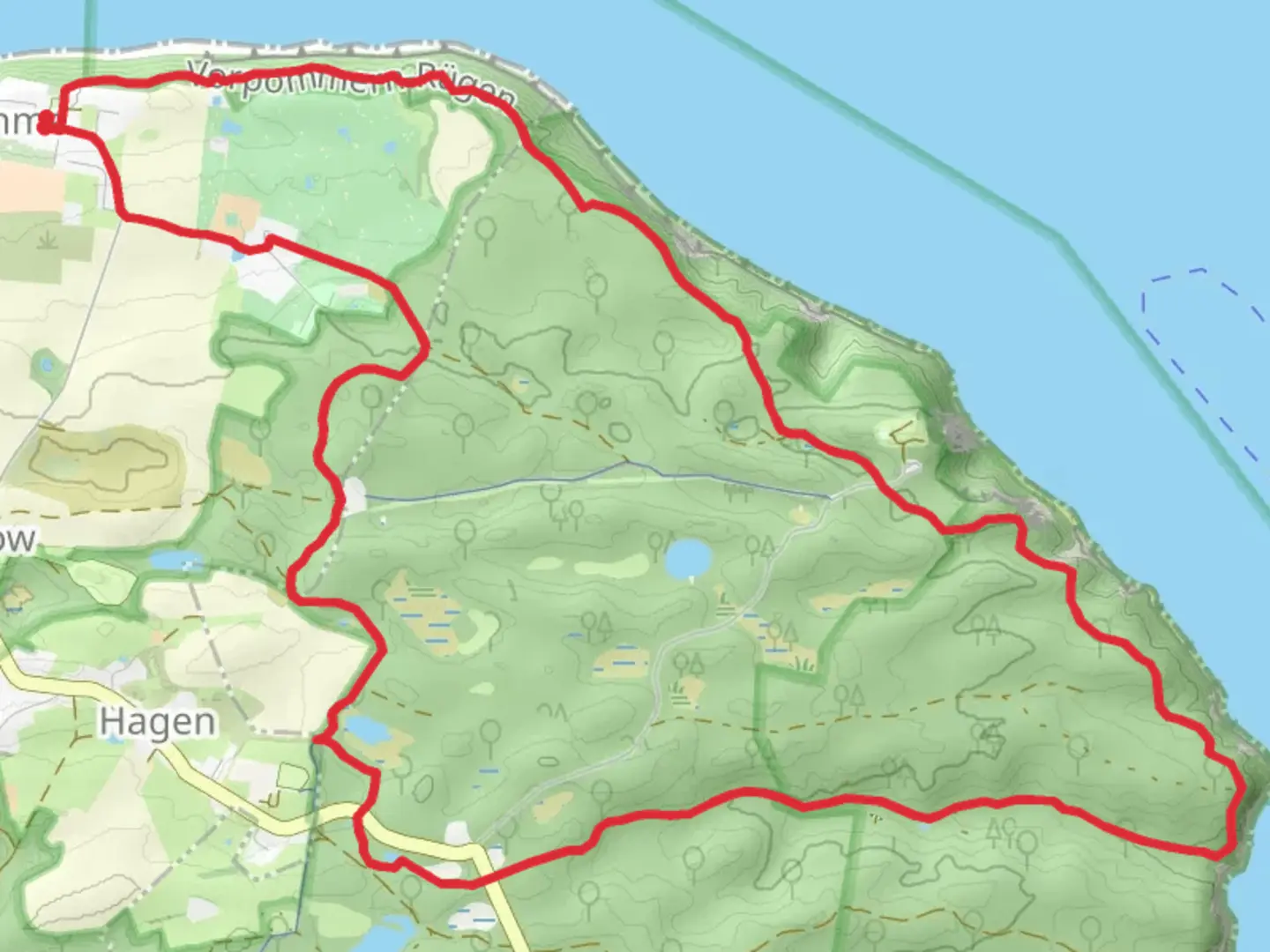 An image depicting the trail Lohme, Stubbenkammer and Altes Torfmoor Loop via UNESCO Waltnaturerbe and its surrounding area.