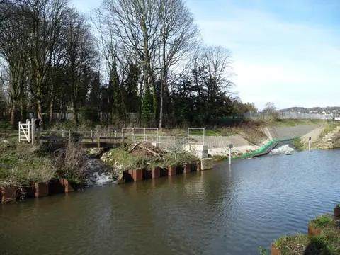 An image depicting the trail Stroud to Stonehouse Walk and its surrounding area.