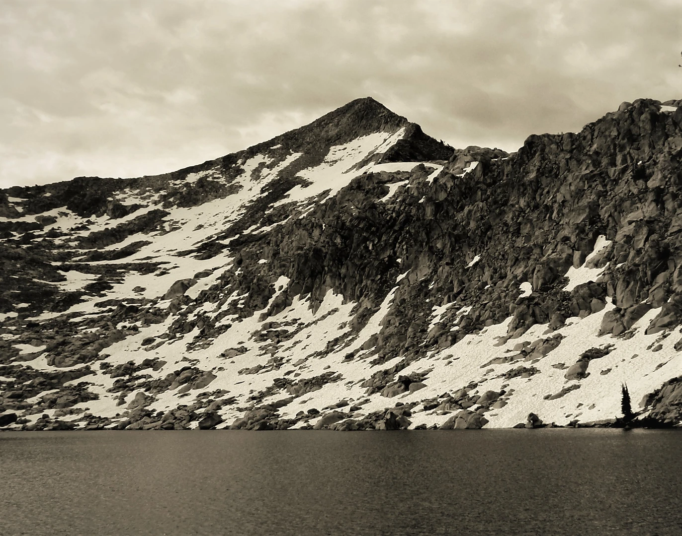 An image depicting the trail Flat Lake via Walton Trail and its surrounding area.