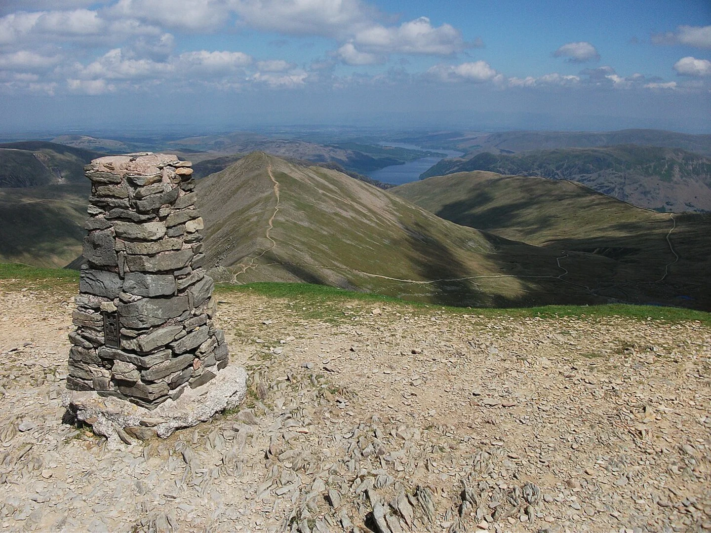 An image depicting the trail Helvellyn from Glenridding and its surrounding area.