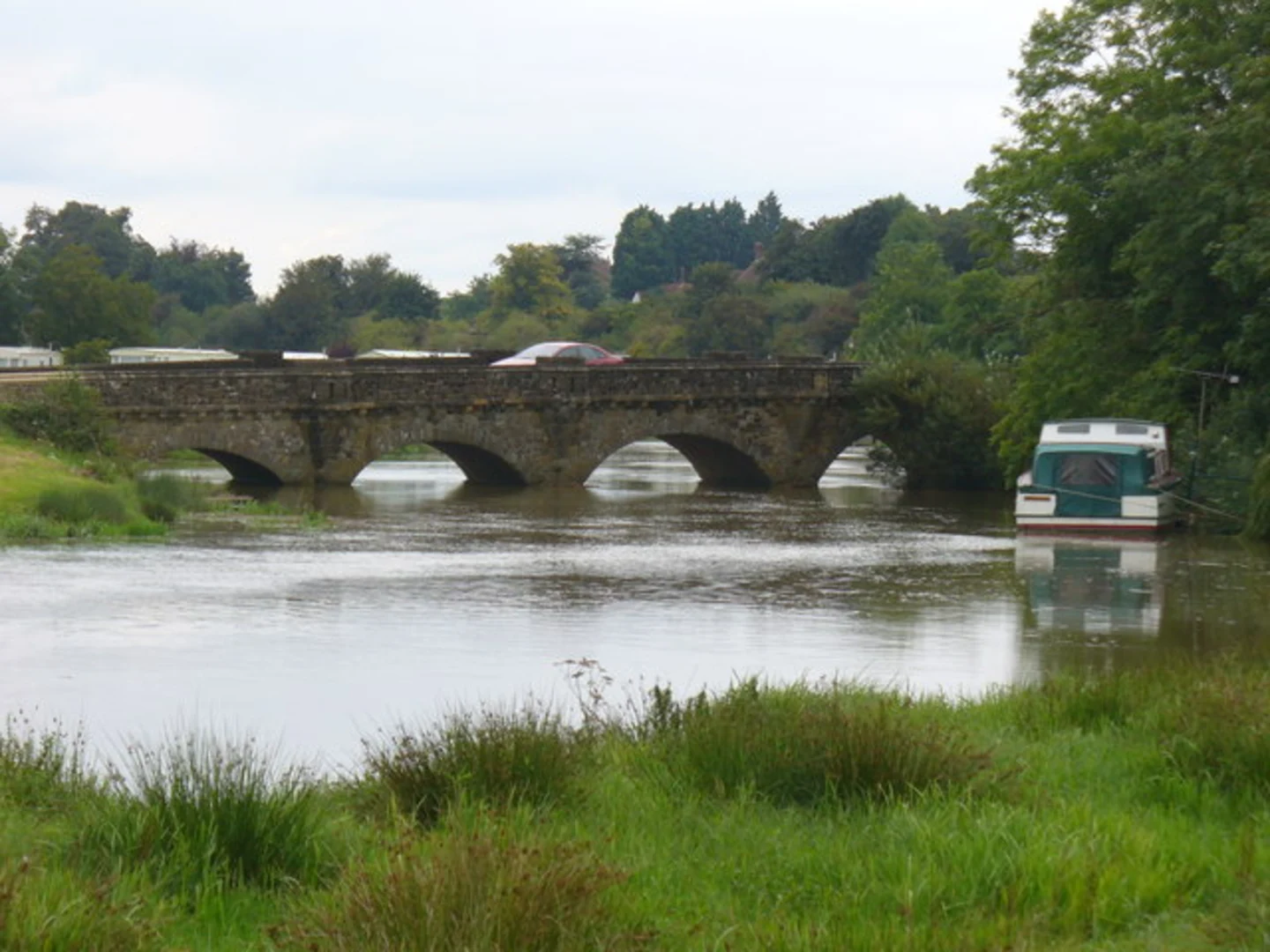 An image depicting the trail River Arun and Arundel Park via Monarch Way and its surrounding area.
