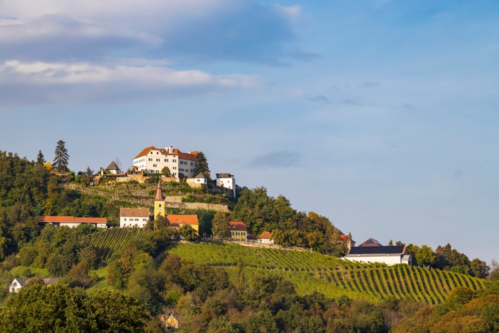 An image depicting the trail 3-Kogel-Weg and its surrounding area.