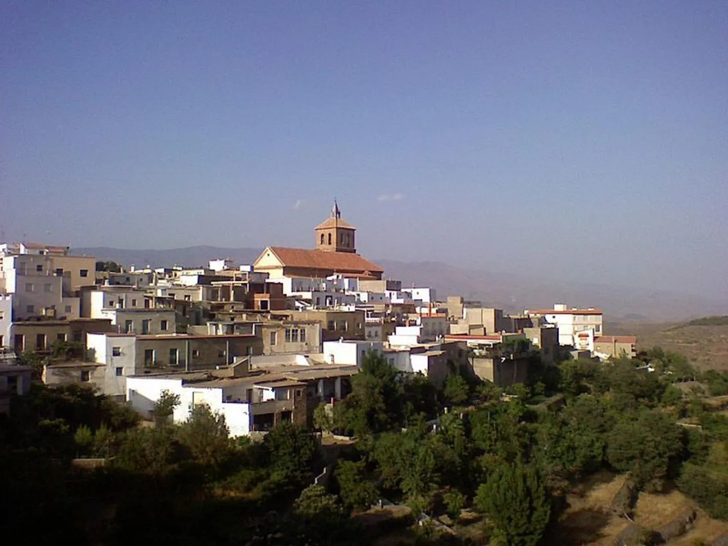 An image depicting the trail Abrucena Circular and its surrounding area.