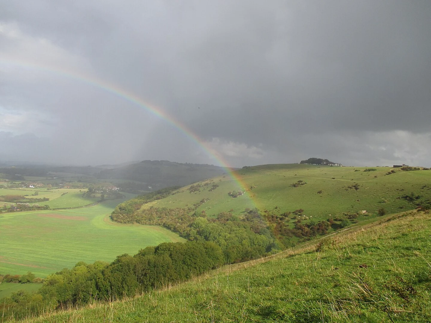 An image depicting the trail Devil's Dyke Loop and its surrounding area.