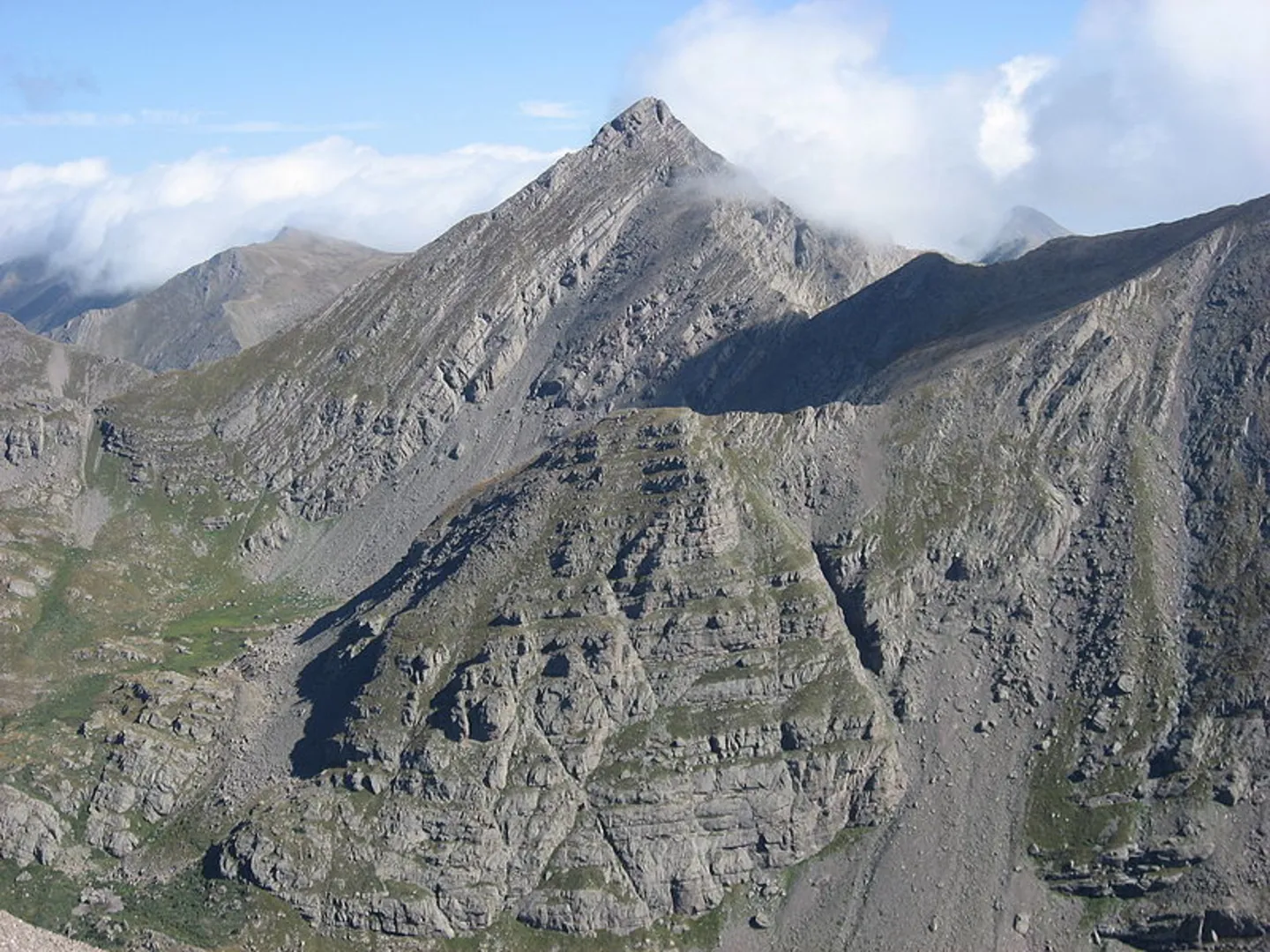 An image depicting the trail Horn Peak Trail and its surrounding area.