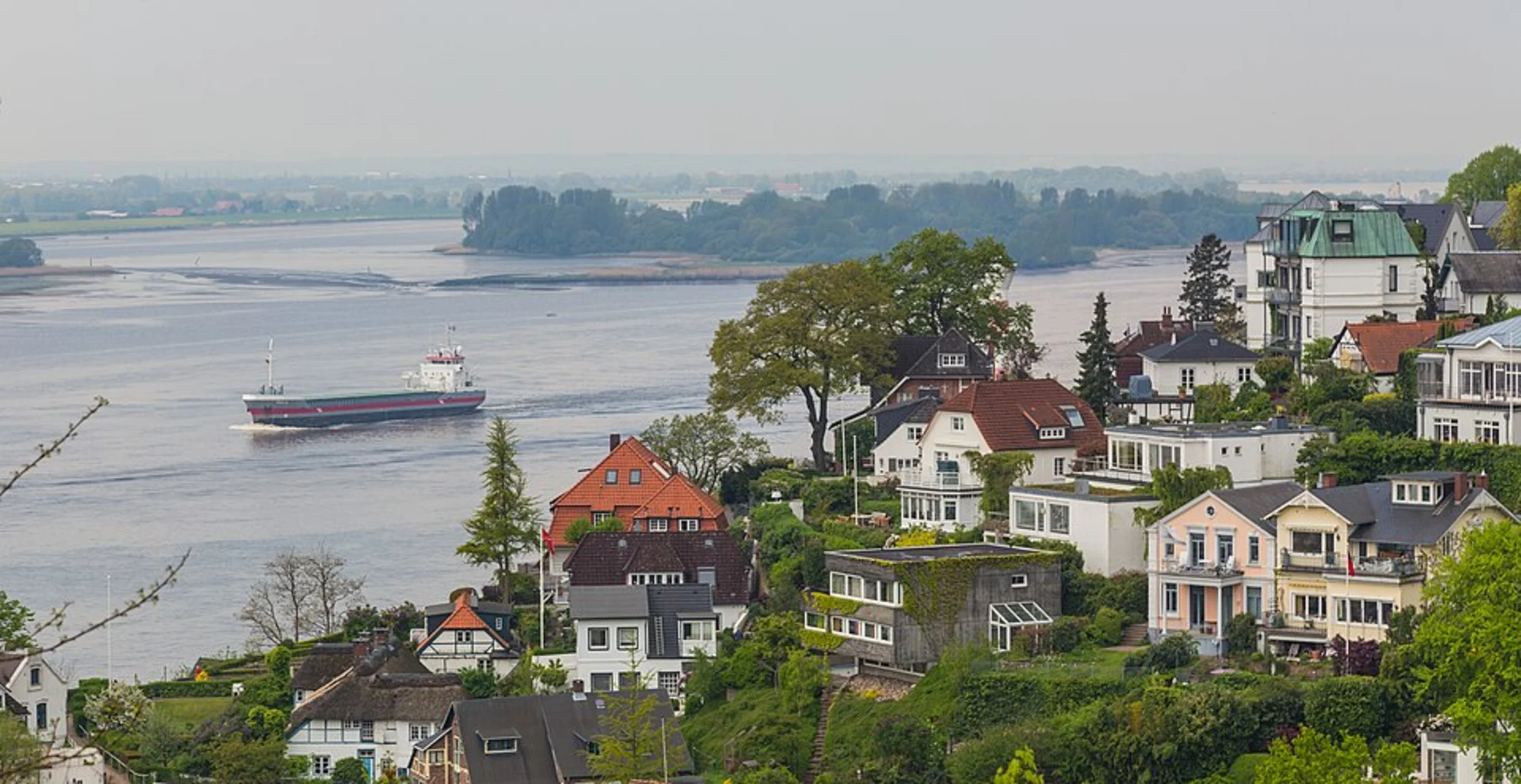 An image depicting the trail Blankenese to Wedel via Jakobsweg via Baltica and its surrounding area.