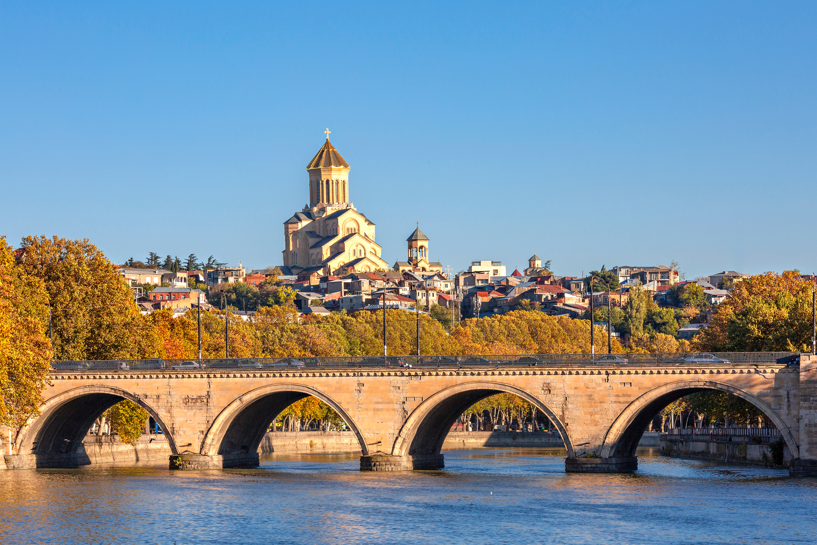 An image depicting the trail Jakobsweg St Wendel - Saarbrücken and its surrounding area.