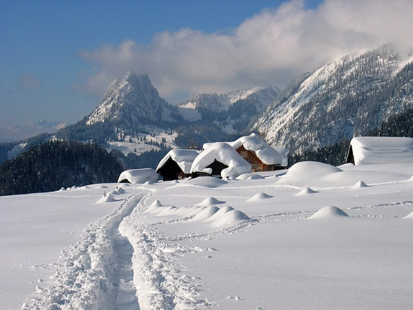 An image depicting the trail Nazogel und Angerkogel and its surrounding area.