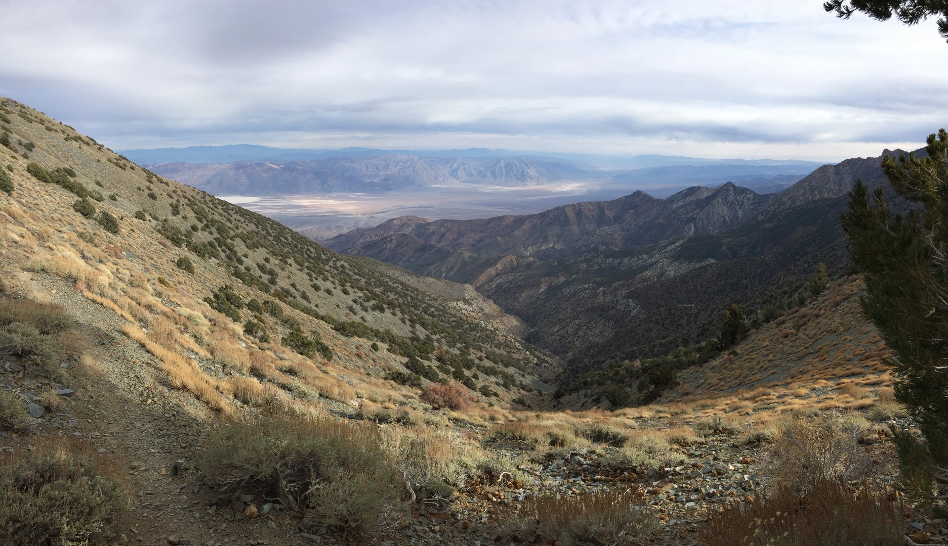 An image depicting the trail Hanaupah Canyon Hiking Route and its surrounding area.