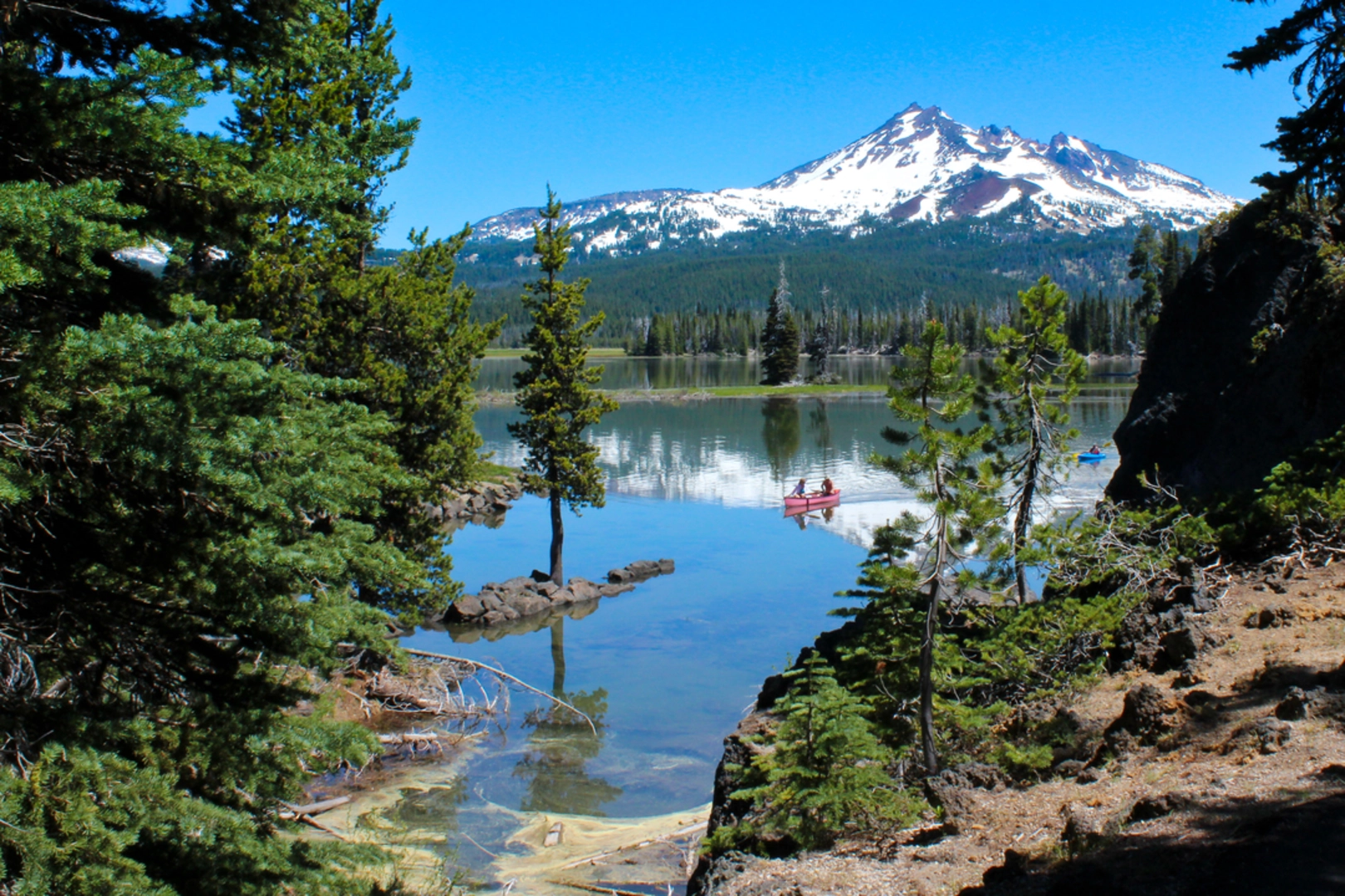 An image depicting the trail Sparks Lake Trail and its surrounding area.