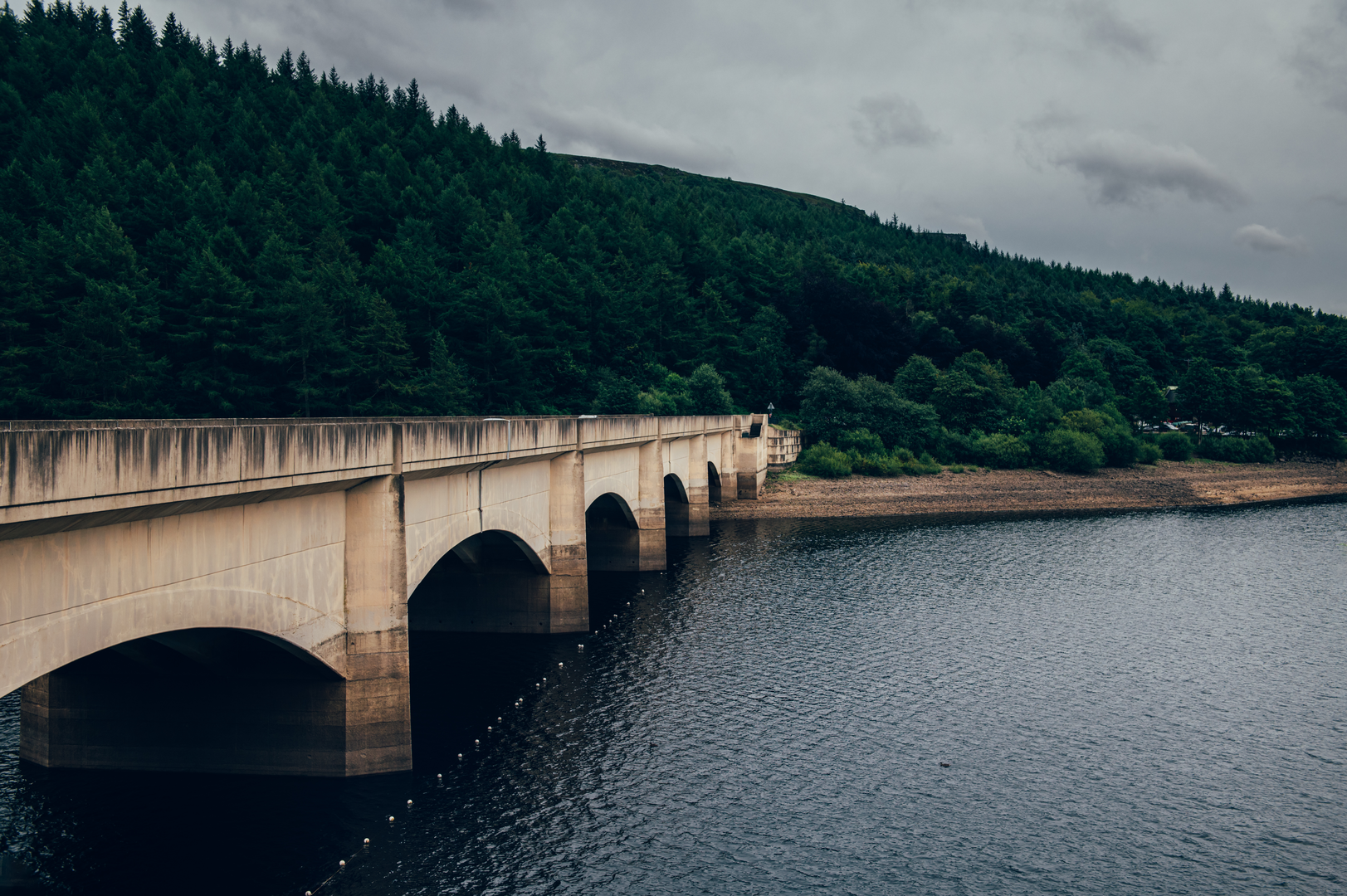 An image depicting the trail Ladybower and Derwent Edge and its surrounding area.