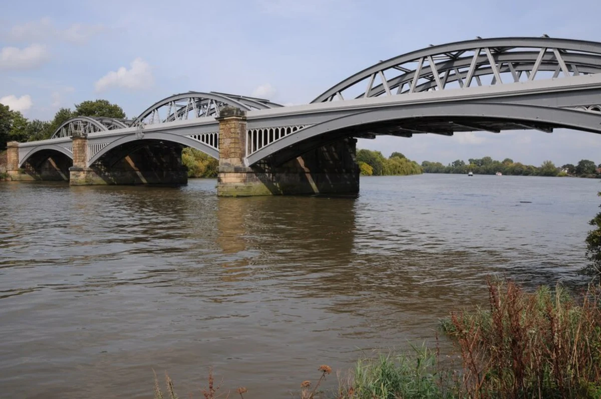 Kew Bridge to Barnes Bridge Loop