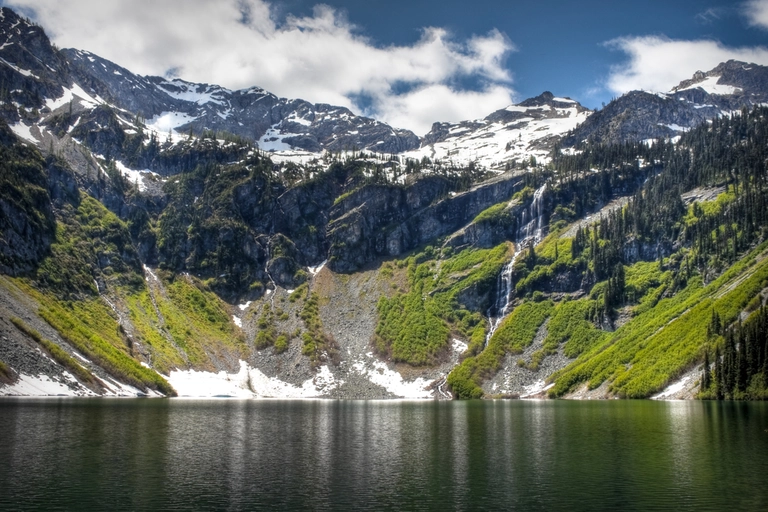 An image depicting the trail Rainy Lake Trail and its surrounding area.