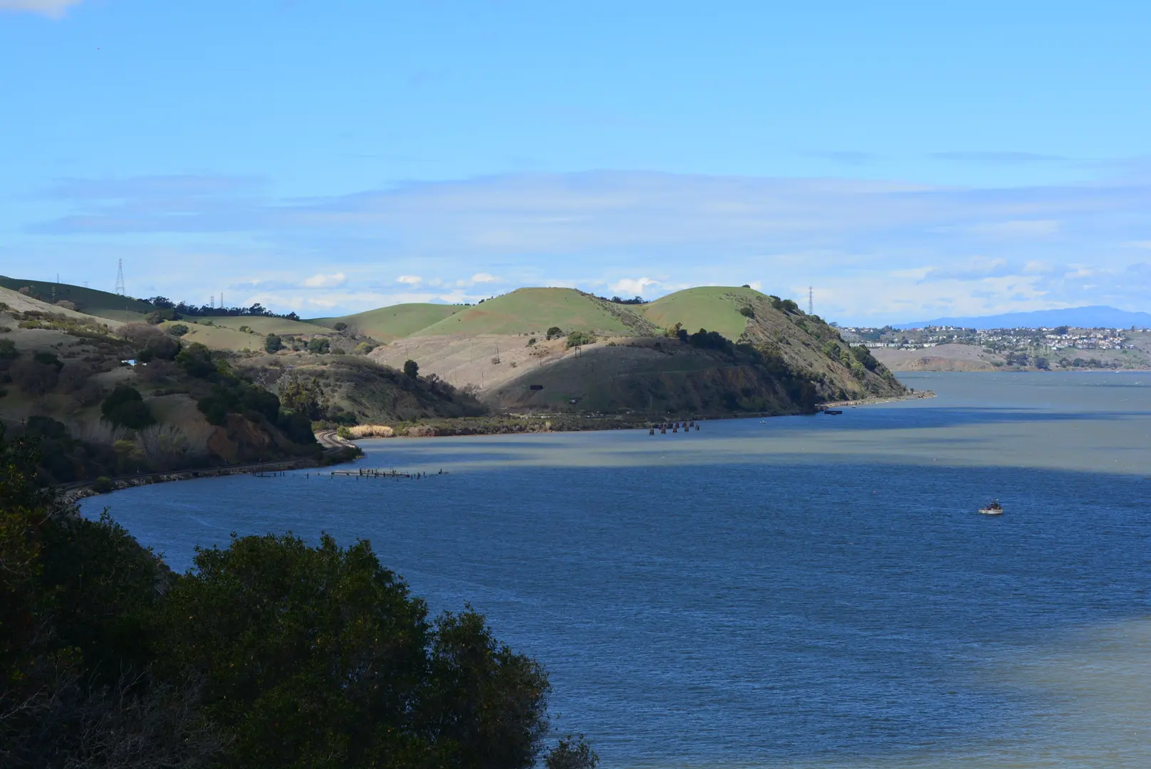 An image depicting the trail Bull Valley and Carquinez Loop Overlook Loop Trail and its surrounding area.