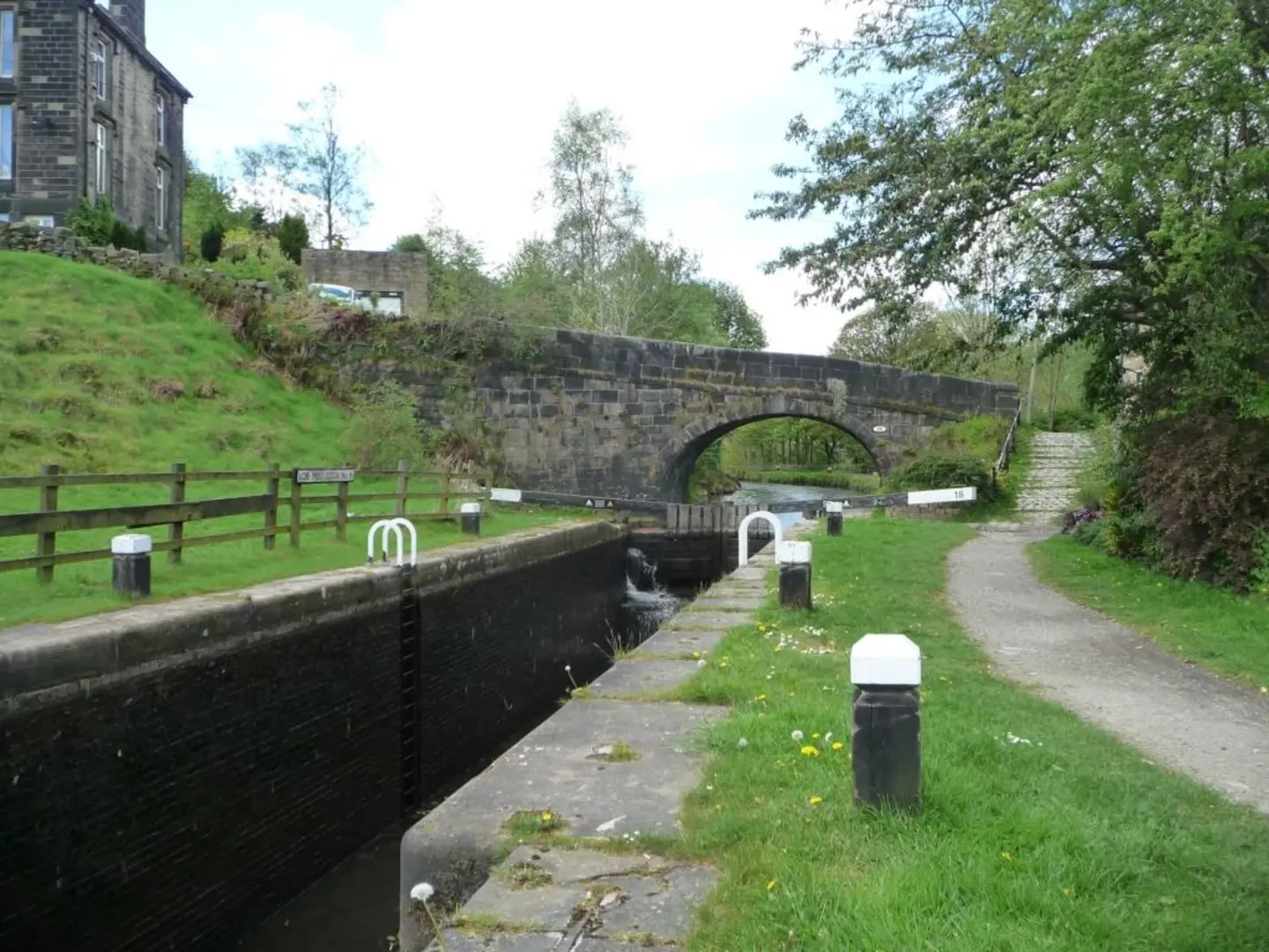 An image depicting the trail Rochdale Canal Walk from Todmorden and its surrounding area.