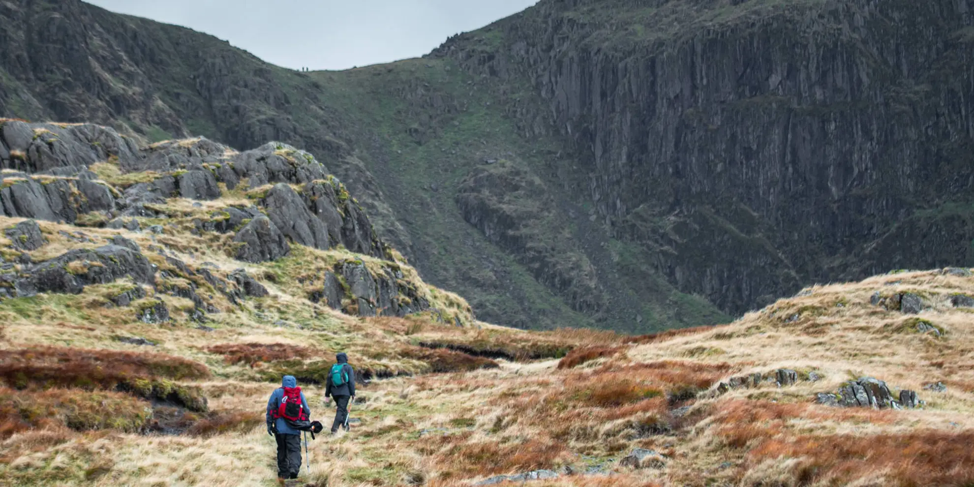 An image depicting the trail Dove Crag and Hart Crag Loop via Brothers Water Loch and its surrounding area.