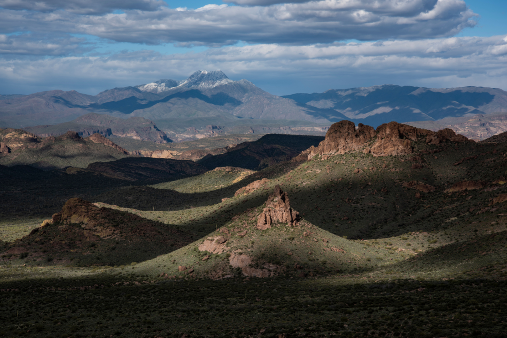 An image depicting the trail Flatiron via Siphon Draw Trail and its surrounding area.
