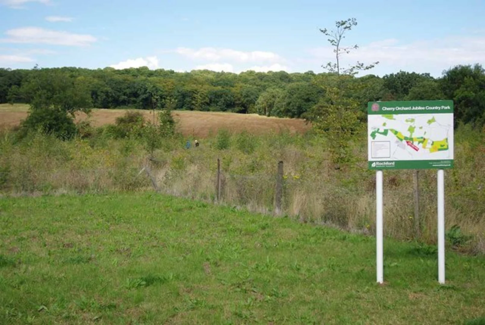An image depicting the trail Cherry Orchard Jubilee Country Park and its surrounding area.