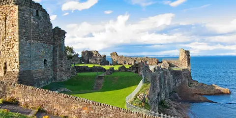 An image depicting the trail Shell Bay to St Andrews via Fife Coast Path and its surrounding area.