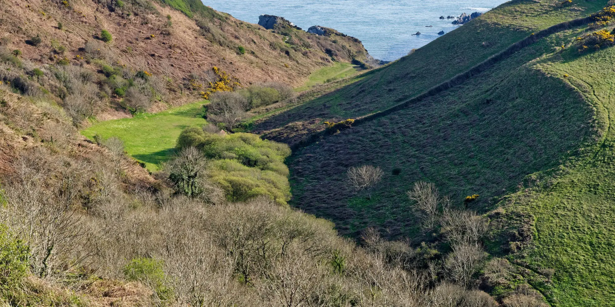 An image depicting the trail Kinever Valley to Bennett's Mouth and its surrounding area.