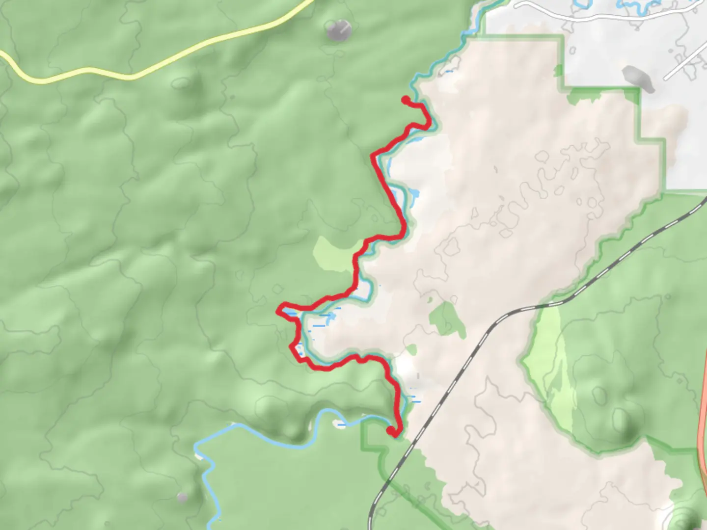 An image depicting the trail Deschutes River Trail - NFD 4100-750 and its surrounding area.