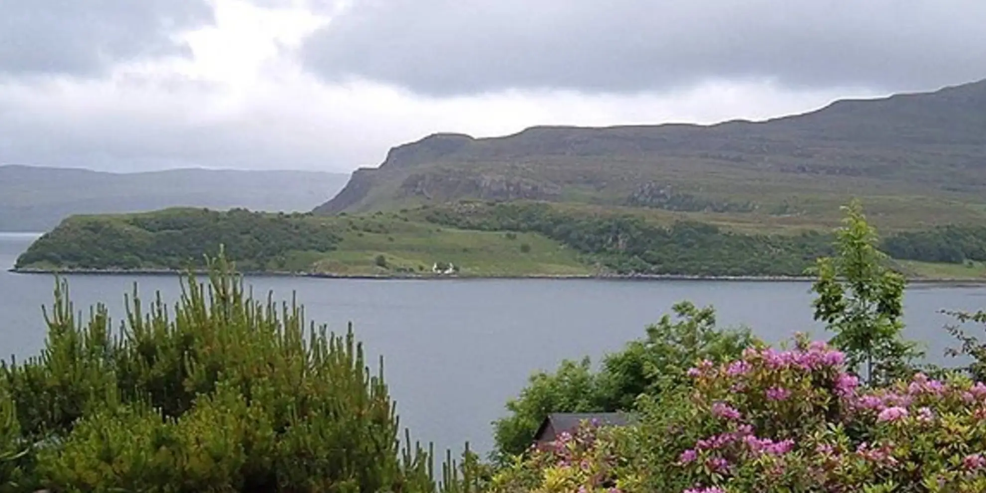 An image depicting the trail Ben Tianavaig Walk from Camastianavaig and its surrounding area.