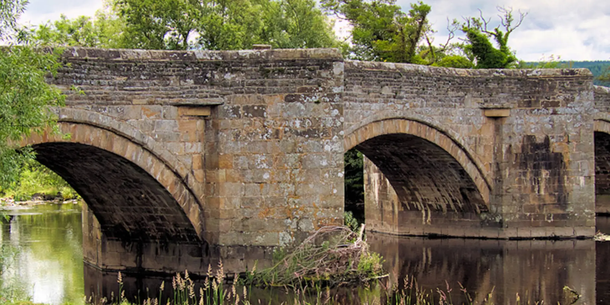 An image depicting the trail East Witton - Ellingstring - Jervaulx Abbey and Cover Bridge and its surrounding area.