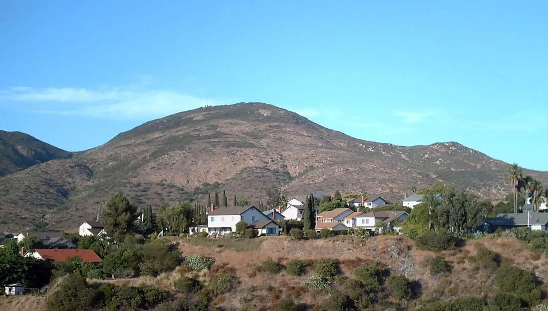 An image depicting the trail Barker Way, Cowles Mountain and Pyles Peak Loop Trail and its surrounding area.