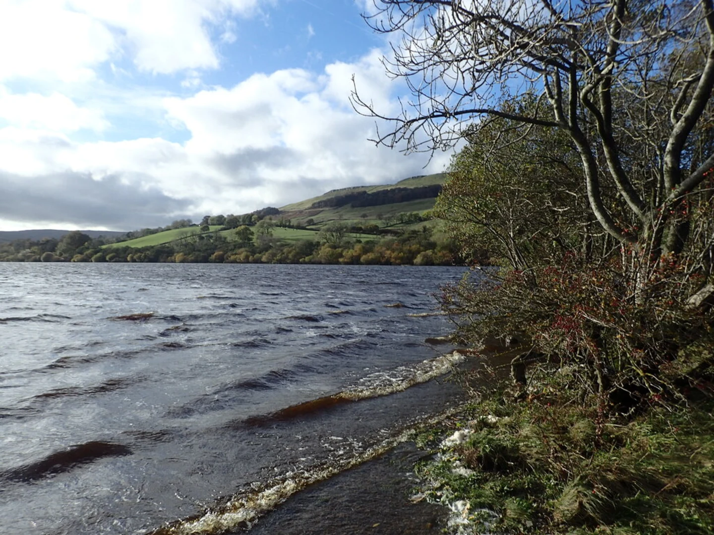 An image depicting the trail Semerwater and Green Side End Wells Loop and its surrounding area.