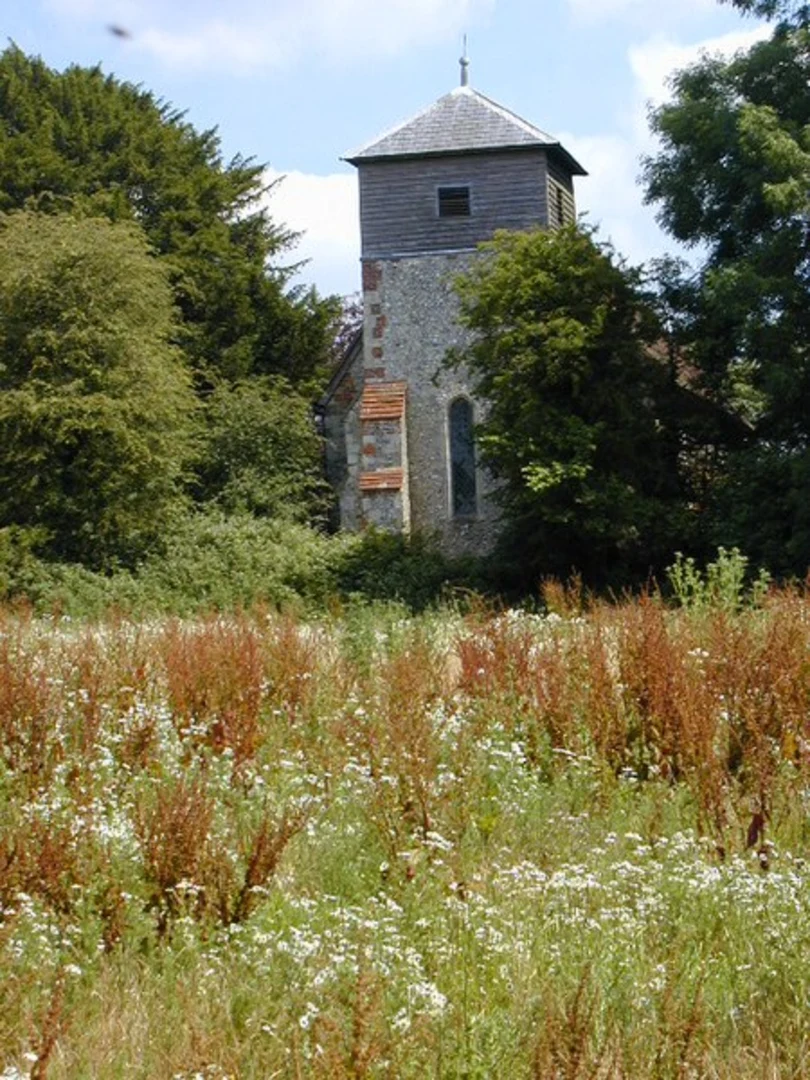 An image depicting the trail Up Marden and Warren Copse Loop and its surrounding area.