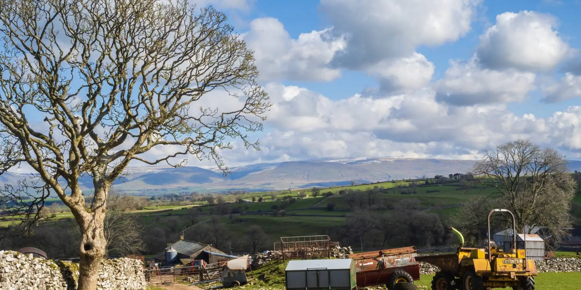 An image depicting the trail Newbiggin-on-Lune - Smardale Bridge - Bents Hill and Brownber and its surrounding area.
