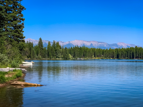 An image depicting the trail Crystal Lake Trail and its surrounding area.
