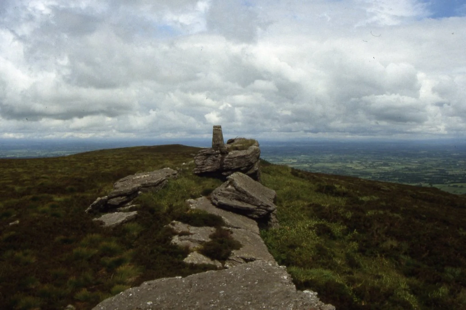 An image depicting the trail Seefin Mountain Trail and its surrounding area.