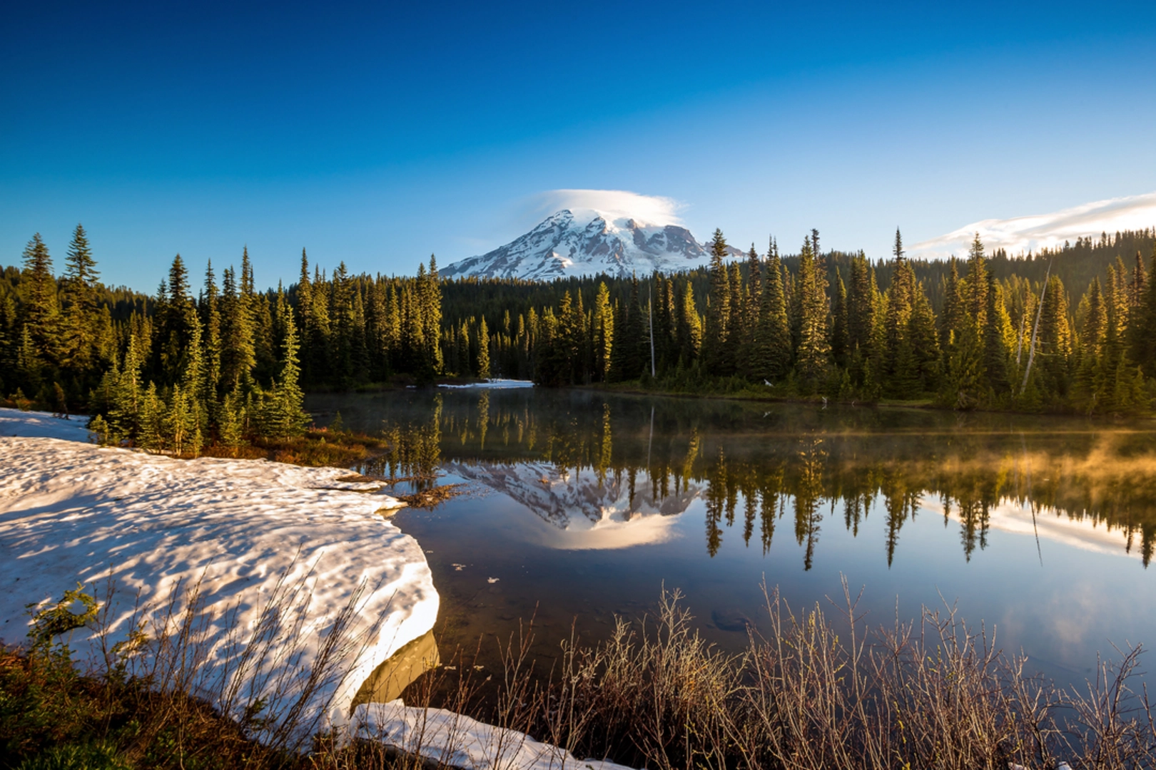 An image depicting the trail Mirror Lake Loop via Mirror Lake Trail and its surrounding area.